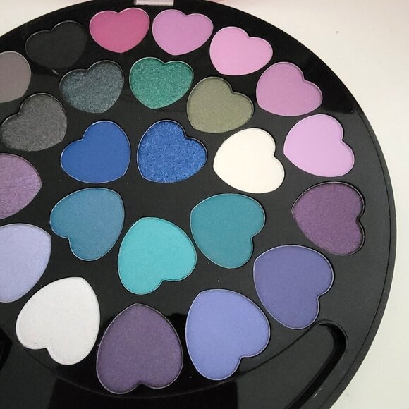 28 Essence Counting Hearts Eyeshadow Palette Love You Berry Much - Picture 7 of 12